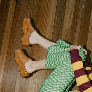 Lisa Says Gah Dakota Clog in Brown Leather - sz 7